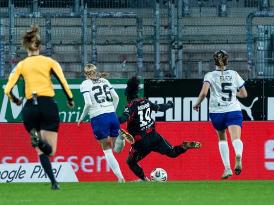 Nicole Anyomi (Eintracht Frankfurt Frauen, 19) macht das 0 zu 4 SGS Essen vs. Eintracht Frankfurt, Fußball, Frauen Bundesliga, Google Pixel Frauen Bundesliga, 14. Spieltag, Saison 2025 2026, 19.12.2025 DFB REGULATIONS PROHIBIT ANY USE OF PHOTOGRAPHS AS IMAGE SEQUENCES AND OR QUASI-VIDEO, SGS Essen vs. Eintracht Frankfurt, Fußball, Frauen Bundesliga, Google Pixel Frauen Bundesliga, 14. Spieltag, Saison 2025 2026, 19.12.2025 Essen Copyright: xEibner-Pressefoto DamianxKruczynx EP_DKI