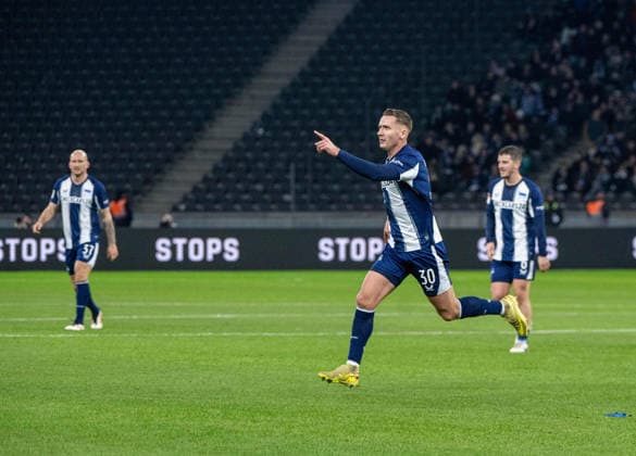 Fussball, Herren, Saison 2025 2026, 2. Bundesliga (17. Spieltag), Hertha BSC - Arminia Bielefeld, Paul Seguin (Hertha BSC), Jubel nach Tor zum 1:0, 19.12. 2025,