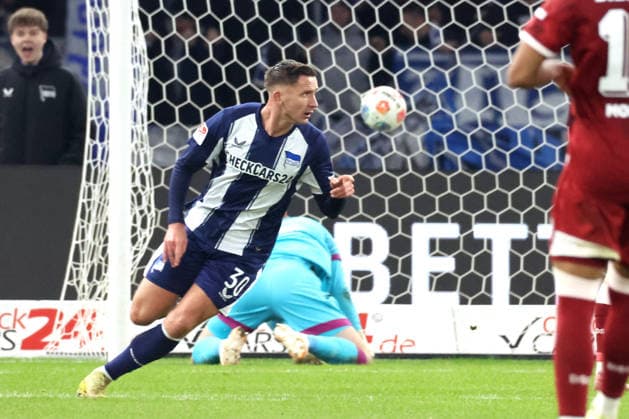 DEU, DFL, 2. FBL, Hertha BSC vs. Arminia Biefeld, 19.12.2025, Berliner Olympiastadion, Berlin, DEU, DFL, 2. FBL, Hertha BSC vs. Arminia Biefeld, im Bild 1: durch Paul Seguin (Hertha BSC Berlin 30) DFL - regulations prohibit any use of Photographs as image sequences and or quasi-video