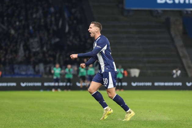 19.12.2025, xtgx, Fussball 2. Bundesliga, Hertha BSC Berlin - Arminia Bielefeld emspor, v.l. Paul Seguin (Hertha, 30) Jubel, Torjubel, jubelt ueber das Tor, celebrate the goal, celebration (DFL DFB REGULATIONS PROHIBIT ANY USE OF PHOTOGRAPHS as IMAGE SEQUENCES and or QUASI-VIDEO) Berlin