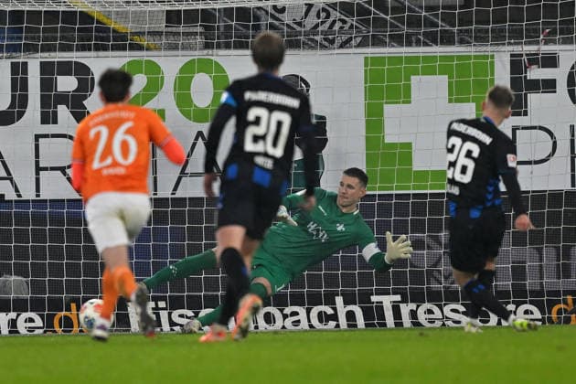 Paderborn, Home Deluxe Arena, 19.12.25, GER, Herren, 2.Bundesliga, Saison 2025-2026, SC Paderborn 07 - SV Darmstadt 98 Bild: Sebastian KLAAS (Paderborn) macht das Tor zum 2:2 DFL regulations prohibit any use of photographs as image sequences and or quasi-video. NRW Deutschland
