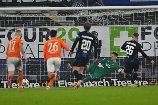 Paderborn, Home Deluxe Arena, 19.12.25, GER, Herren, 2.Bundesliga, Saison 2025-2026, SC Paderborn 07 - SV Darmstadt 98 Bild: Sebastian KLAAS (Paderborn) macht das Tor zum 2:2 DFL regulations prohibit any use of photographs as image sequences and or quasi-video. NRW Deutschland