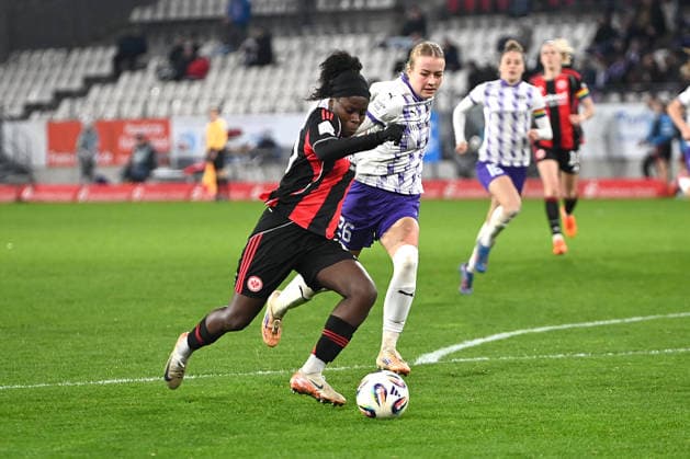 Nicole Anyomi Google Pixel Frauen Bundesliga SGS Essen Eintracht Frankfurt 19.12.2025 Nicole Anyomi (Eintracht Frankfurt) auf dem Weg zum Tor, Google Pixel Frauen Bundesliga, 14. Spieltag, SGS Essen gegen Eintracht Frankfurt am 19. Dezember 2025 im Stadion an der Hafenstraße, Essen.