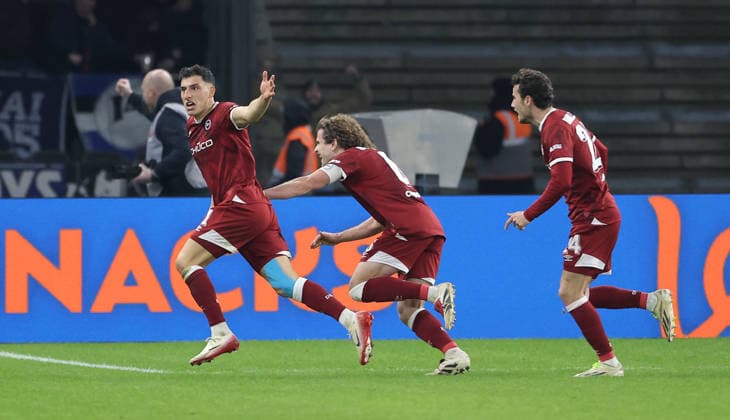 Stefano Russo jubelt nach 1:1 Ausgleich Freude Emotion Jubel Fußball Fussball DFL 2.Bundesliga Herren 17. Spieltag Saison 2025 2026 19.12.2025 Hertha BSC Berlin vs. DSC Arminia Bielefeld DFL regulations prohibit any use of photographs as image sequences and or quasi-video