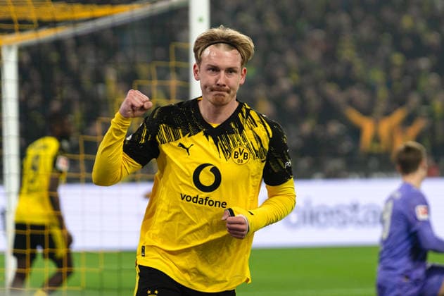 Deutschland: 1. Bundesliga 2025 26, 15. Spieltag - Borussia Dortmund vs. Borussia M gladbach - 19.12.2025 - Signal Iduna Park (Dortmund, Nordrhein-Westfalen) Tor zum 1:0 durch Julian Brandt (Borussia Dortmund, 10) Torjubel Freude über Tor *** Germany 1 Bundesliga 2025 26, 15 Matchday Borussia Dortmund vs Borussia M gladbach 19 12 2025 Signal Iduna Park Dortmund, North Rhine-Westphalia Goal for 1 0 by Julian Brandt Borussia Dortmund, 10 Goal celebration Joy over goal Copyright: xCelinaxLeiersx