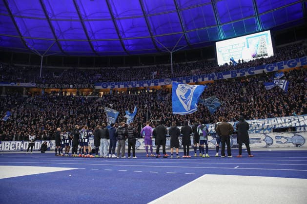 19.12.2025, xtgx, Fussball 2. Bundesliga, Hertha BSC Berlin - Arminia Bielefeld emspor, v.l. Hertha Bedankt sich bei den Fans (DFL DFB REGULATIONS PROHIBIT ANY USE OF PHOTOGRAPHS as IMAGE SEQUENCES and or QUASI-VIDEO) Berlin