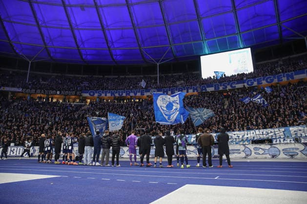 19.12.2025, xtgx, Fussball 2. Bundesliga, Hertha BSC Berlin - Arminia Bielefeld emspor, v.l. Hertha Bedankt sich bei den Fans (DFL DFB REGULATIONS PROHIBIT ANY USE OF PHOTOGRAPHS as IMAGE SEQUENCES and or QUASI-VIDEO) Berlin