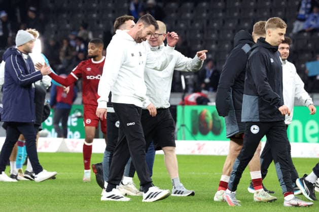DEU, DFL, 2. FBL, Hertha BSC vs. Arminia Biefeld, 19.12.2025, Berliner Olympiastadion, Berlin, DEU, DFL, 2. FBL, Hertha BSC vs. Arminia Biefeld, im Bild Cheftrainer Michel Kniat (Arminia Bielefeld) DFL - regulations prohibit any use of Photographs as image sequences and or quasi-video