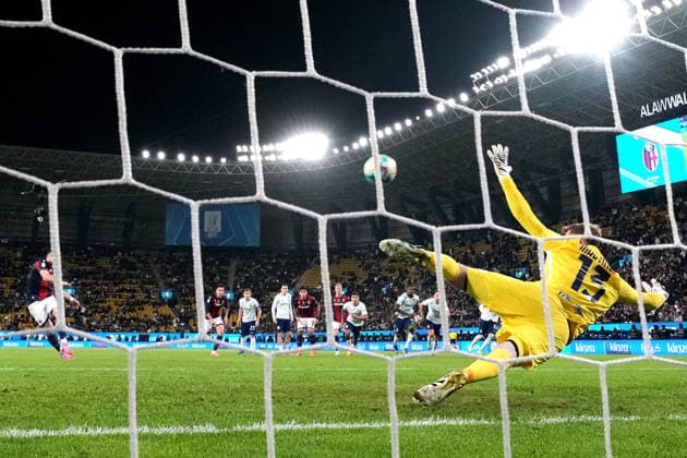 Bologna™s Riccardo Orsolini scoring goal 1-1 during the EA Sports FC italian Supercup 2025 2026 semifinal match between Bologna and Inter at Al-Awwal Park Stadium in Riyadh, Saudi Arabia - Soccer - Friday December 19, 2025  Copyright: xSpada LaPressex
