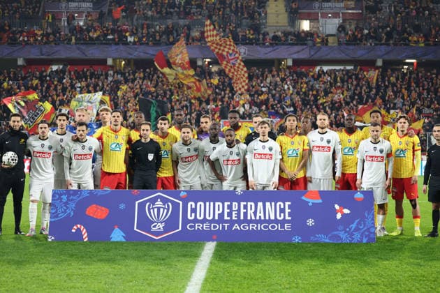 FOOTBALL : RC Lens vs Feignies-Aulnoye - Coupe de France 32e de finale - 19 12 2025 Equipe du RC Lens et Equipe de Feignies-Aulnoye lors du match RC Lens vs Feignies-Aulnoye, Coupe de France 32e de finale, stade Bollaert-Delelis, le 19 dÃ cembre 2025 - photo Laurent Sanson PsnewZ  Copyright: xLaurentxSANSONx xPsnewZx