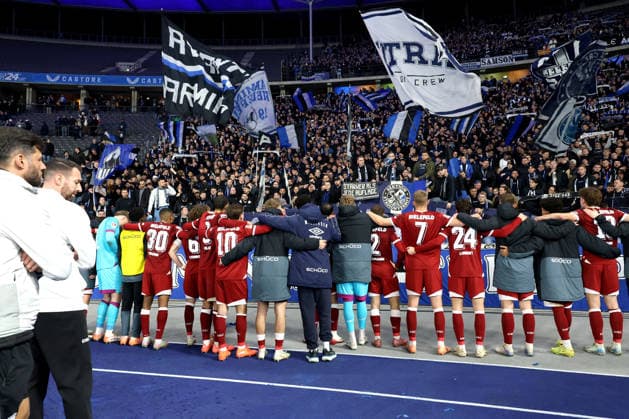 DEU, DFL, 2. FBL, Hertha BSC vs. Arminia Biefeld, 19.12.2025, Berliner Olympiastadion, Berlin, DEU, DFL, 2. FBL, Hertha BSC vs. Arminia Biefeld, im Bild Torschütze zum 1:1 STEFANO RUSSO (Arminia Bielefeld 21), Bielefelder-Spielerkreis DFL - regulations prohibit any use of Photographs as image sequences and or quasi-video