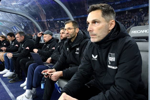 DEU, DFL, 2. FBL, Hertha BSC vs. Arminia Biefeld, 19.12.2025, Berliner Olympiastadion, Berlin, DEU, DFL, 2. FBL, Hertha BSC vs. Arminia Biefeld, im Bild Cheftrainer Stefan Leitl (Hertha BSC Berlin), Co-Trainer Andre Mijatovic (Hertha BSC Berlin), Hertha-Trainerbank DFL - regulations prohibit any use of Photographs as image sequences and or quasi-video