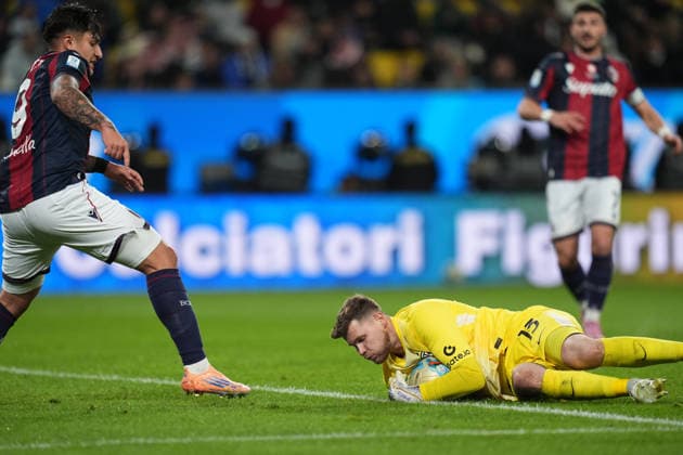 Inter Milan s goalkeeper Josep Martinez during the EA Sports FC italian Supercup 2025 semifinal match between Bologna and Inter at Al-Awwal Park Stadium in Riyadh, Saudi Arabia - Soccer - Friday December 19, 2025  Copyright: xMassimoxPaolone LaPressex
