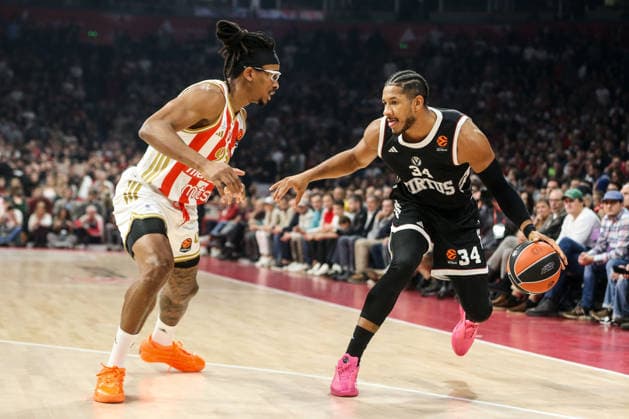 Crvena Zvezda v Virtus Bologna - EuroLeague BELGRADE, SERBIA - DECEMBER 19: Carsen Edwards (3) of Virtus Bologna in action against Chima Moneke (95) of Crvena Zvezda during EuroLeague round 17 basketball match between Crvena Zvezda and Virtus Bologna at Beogradska Arena in Belgrade, Serbia on December 19, 2025. Filip Stevanovic Anadolu Belgrade Serbia. Editorial use only. Please get in touch for any other usage.  Copyright: x2025xAnadoluxFilipxStevanovicx