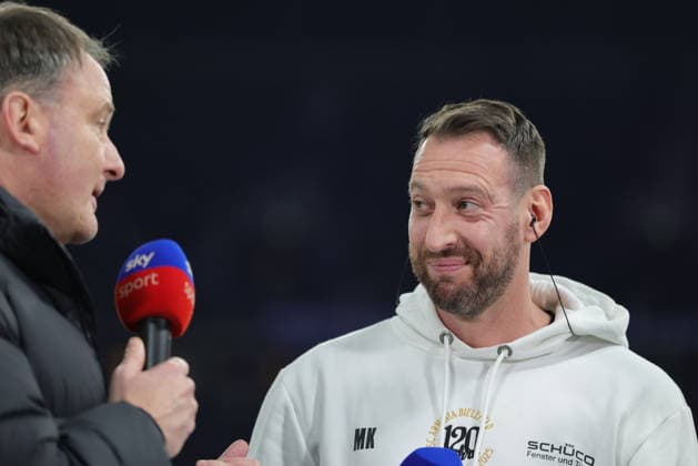2. Fußball Bundesliga, Hertha BSC - Bielefeld; Trainer Michél Kniat (Bielefeld), während der Begegnung in der 2. Fußball Bundesliga, Hertha BSC Berlin - DSC Arminia Bielefeld; 19.12.2025 in Berlin, Olympiastadion. DFB regulations prohibit any use of photographs as image sequences and or quasi video.