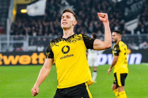 19.12.2025, Borussia Dortmund vs. Borussia Mönchengladbach, 1. Bundesliga, 15. Spieltag Tor zum 2:0 durch Maximilian Beier (Borussia Dortmund, 14) Nico Schlotterbeck (Borussia Dortmund, 4) Wichtiger Hinweis: Gemaess den Vorgaben der DFL Deutsche Fussball Liga bzw. des DFB Deutscher Fussball-Bund ist es untersagt, in dem Stadion und oder vom Spiel angefertigte Fotoaufnahmen in Form von Sequenzbildern und oder videoaehnlichen Fotostrecken zu verwerten *** 19 12 2025, Borussia Dortmund vs Borussia Mönchengladbach, 1 Bundesliga, Matchday 15 Goal for 2 0 by Maximilian Beier Borussia Dortmund, 14 Nico Schlotterbeck Borussia Dortmund, 4 Important note In accordance with the regulations of the DFL German Football League and the DFB German Football Association, it is prohibited to use photographs taken in the stadium and or of the match in the form of sequential images and or video-like photo series Copyright: xBahhoxKarax