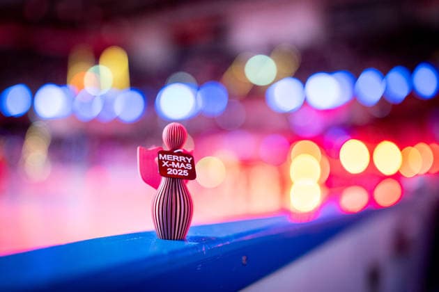 19.12.2025 - Eishockey - Saison 2025 2026 - Penny DEL - Nürnberg Ice Tigers Icetigers - Dresdner Eislöwen Dresden - ThHa - xthxhax - Merry Xmas 2025, frohe Weihnachten, Engel, Christkind