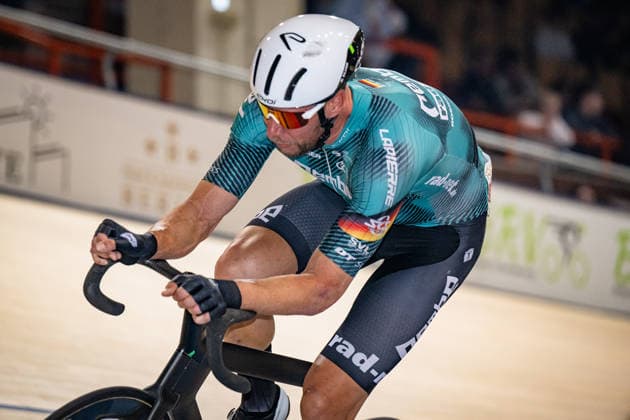 KLUGE Roger: DM Omnium 2025 - Frankfurt Oder KLUGE Roger ( GER ) REMBE rad-net Querformat - quer - horizontal - Landscape - Event Veranstaltung: DM Omnium 2025 - Deutsche Meisterschaft - Category Kategorie: Cycling - Track cycling, Rad, Radsport, Bahnrad, Bahn National Championship Omnium - Elite Men - Location Ort: Europe Germany - Brandenburg - Märkisch Oderland - Frankfurt Oder - Oderlandhalle - Discipline: Omnium Points Race 4. Race - Distance: 25 km - Date Datum: 19.12.2025 Friday Day 1 -