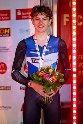 MAUSS Moritz: DM Omnium 2025 - Frankfurt Oder MAUSS Moritz ( GER ) RSC Turbine Erfurt Third Place - Award Ceremony - Medal Ceremony - Podium - Hochformat - Hoch - Vertikal - Portrait - Event Veranstaltung: DM Omnium 2025 - Deutsche Meisterschaft - Category Kategorie: Cycling - Track cycling, Rad, Radsport, Bahnrad, Bahn National Championship Omnium - Elite Men - Location Ort: Europe Germany - Brandenburg - Märkisch Oderland - Frankfurt Oder - Oderlandhalle - Discipline: Omnium Points Race 4. Race - Distance: 25 km - Date Datum: 19.12.2025 Friday Day 1 -