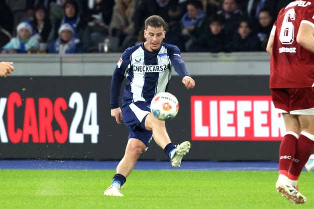 DEU, DFL, 2. FBL, Hertha BSC vs. Arminia Biefeld, 19.12.2025, Berliner Olympiastadion, Berlin, DEU, DFL, 2. FBL, Hertha BSC vs. Arminia Biefeld, im Bild Diego Demme (Hertha BSC Berlin 6) DFL - regulations prohibit any use of Photographs as image sequences and or quasi-video *** DEU, DFL, 2 FBL, Hertha BSC vs Arminia Biefeld, 19 12 2025, Berliner Olympiastadion, Berlin, DEU, DFL, 2 FBL, Hertha BSC vs Arminia Biefeld, im Bild Diego Demme Hertha BSC Berlin 6 DFL regulations prohibit any use of Photographs as image sequences and or quasi video nordphotoxGmbHx xEngler nph00076