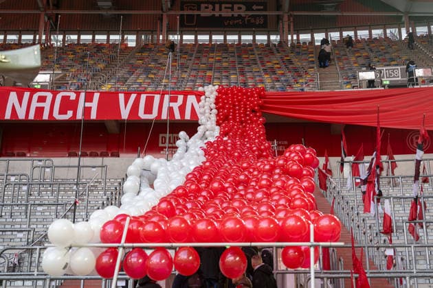 20.12.2025, Fussball: 2. Bundesliga, Saison 2025 2026, 17. Spieltag, Fortuna Duesseldorf - SpVgg Greuther Fuerth in der Merkur-Spiel Arena in Duesseldorf. Die Choreo wird von den Heimfans vorbereitet. Wichtiger Hinweis: Gemaess den Vorgaben der DFL Deutsche Fussball Liga bzw. des DFB Deutscher Fussball-Bund ist es untersagt, in dem Stadion und oder vom Spiel angefertigte Fotoaufnahmen in Form von Sequenzbildern und oder videoaehnlichen Fotostrecken zu verwerten bzw. verwerten zu lassen. Foto: Kirchner-Media Thomas Haesler