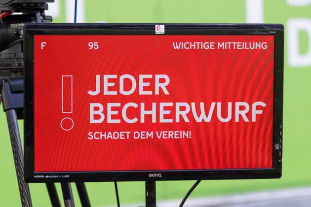 20.12.2025, Fussball: 2. Bundesliga, Saison 2025 2026, 17. Spieltag, Fortuna Duesseldorf - SpVgg Greuther Fuerth in der Merkur-Spiel Arena in Duesseldorf. Der Verein richtet sich an die Fans vor dem Spiel. Wichtiger Hinweis: Gemaess den Vorgaben der DFL Deutsche Fussball Liga bzw. des DFB Deutscher Fussball-Bund ist es untersagt, in dem Stadion und oder vom Spiel angefertigte Fotoaufnahmen in Form von Sequenzbildern und oder videoaehnlichen Fotostrecken zu verwerten bzw. verwerten zu lassen. Foto: Kirchner-Media Thomas Haesler
