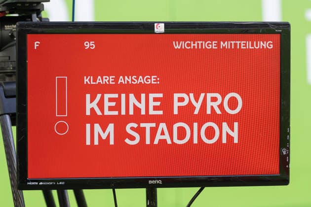 20.12.2025, Fussball: 2. Bundesliga, Saison 2025 2026, 17. Spieltag, Fortuna Duesseldorf - SpVgg Greuther Fuerth in der Merkur-Spiel Arena in Duesseldorf. Fortuna richtet sich an die Fans vor dem Spiel. Wichtiger Hinweis: Gemaess den Vorgaben der DFL Deutsche Fussball Liga bzw. des DFB Deutscher Fussball-Bund ist es untersagt, in dem Stadion und oder vom Spiel angefertigte Fotoaufnahmen in Form von Sequenzbildern und oder videoaehnlichen Fotostrecken zu verwerten bzw. verwerten zu lassen. Foto: Kirchner-Media Thomas Haesler