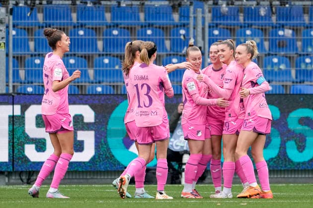 v.li.: Franziska Harsch (TSG, 17), Jamilla Sofia Rankin (TSG, 5), Wielle Douma (Wianda Ellen Geertruida Douma, TSG, 13), Laura Gloning (TSG, 20), Valesca Ampoorter (TSG, 18), Torschützin Selina Cerci (TSG, 29), Vanessa Diehm (TSG, 6), Spielerinnen der TSG 1899 Hoffenheim, jubeln über das Tor zum 1:0, Jubel, Torjubel, Torerfolg, celebrate the goal, goal, celebration, jubelt ueber das Tor, Freuen, Freude, freut sich, optimistisch, positiv, Spielszene, Highlight, Action, Aktion, 20.12.2025, Sinsheim (Hoffenheim) (Deutschland), Fussball, Google Pixel Frauen-Bundesliga, TSG 1899 Hoffenheim - FC Carl Zeiss Jena, DFB DFL REGULATIONS PROHIBIT ANY USE OF PHOTOGRAPHS AS IMAGE SEQUENCES AND OR QUASI-VIDEO.