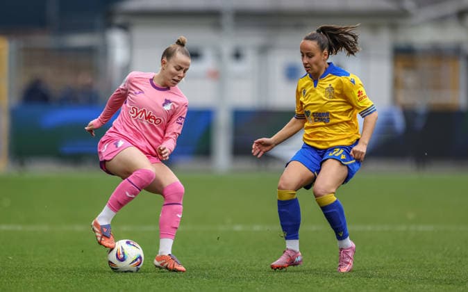 GER, Hoffenheim, TSG Hoffenheim vs Carl Zeiss Jena, Google Pixel Frauen Bundesliga, Fussball, DFB, Spielzeit 2025 2026, Dietmar-Hopp-Stadion, 14. Spieltag im Bild v.l.: Laura Gloning (TSG 1899 Hoffenheim Frauen 20), Nelly Juckel (FC Carl Zeiss Jena Frauen 31) DFB DFL REGULATIONS PROHIBIT ANY USE OF PHOTOGRAPHS AS IMAGE SEQUENCES AND OR QUASI-VIDEO, 20.12.2025 Copyright: HMBxMedia HendrikxHamelau