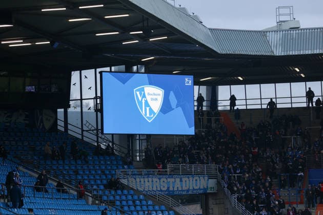 Vonovia Ruhrstadion, Eckfahne, Anzeigetafel GER, VfL Bochum gegen Karlsruher SC, Fussball, 2.Liga, 17.Spieltag, Spielzeit 2025 2026, 20.12.2025 DFL REGULATIONS PROHIBIT ANY USE OF PHOTOGRAPHS AS IMAGE SEQUENCES AND OR QUASI-VIDEO GER, VfL Bochum gegen Karlsruher SC, Fussball, 2.Liga, 17.Spieltag, Spielzeit 2025 2026, 20.12.2025 Bochum