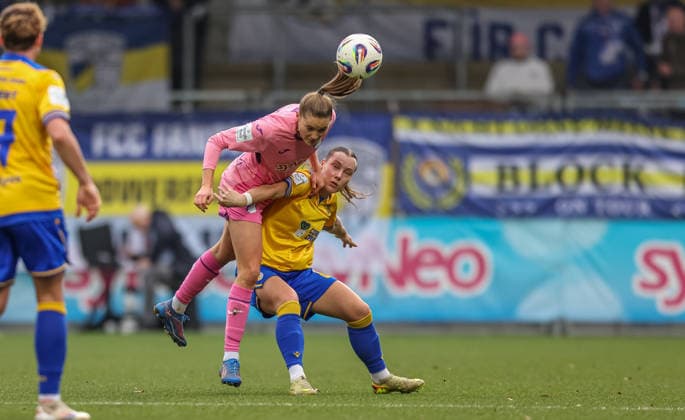 GER, Hoffenheim, TSG Hoffenheim vs Carl Zeiss Jena, Google Pixel Frauen Bundesliga, Fussball, DFB, Spielzeit 2025 2026, Dietmar-Hopp-Stadion, 14. Spieltag im Bild v.l.: Jamilla Rankin (TSG 1899 Hoffenheim Frauen 5), Felicia Sträßer (FC Carl Zeiss Jena Frauen 8) DFB DFL REGULATIONS PROHIBIT ANY USE OF PHOTOGRAPHS AS IMAGE SEQUENCES AND OR QUASI-VIDEO, 20.12.2025 Copyright: HMBxMedia HendrikxHamelau