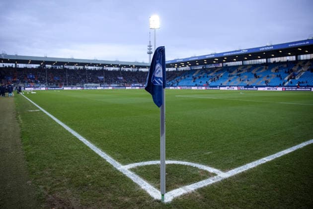Vonovia Ruhrstadion, Eckfahne GER, VfL Bochum gegen Karlsruher SC, Fussball, 2.Liga, 17.Spieltag, Spielzeit 2025 2026, 20.12.2025 DFL REGULATIONS PROHIBIT ANY USE OF PHOTOGRAPHS AS IMAGE SEQUENCES AND OR QUASI-VIDEO GER, VfL Bochum gegen Karlsruher SC, Fussball, 2.Liga, 17.Spieltag, Spielzeit 2025 2026, 20.12.2025 Bochum