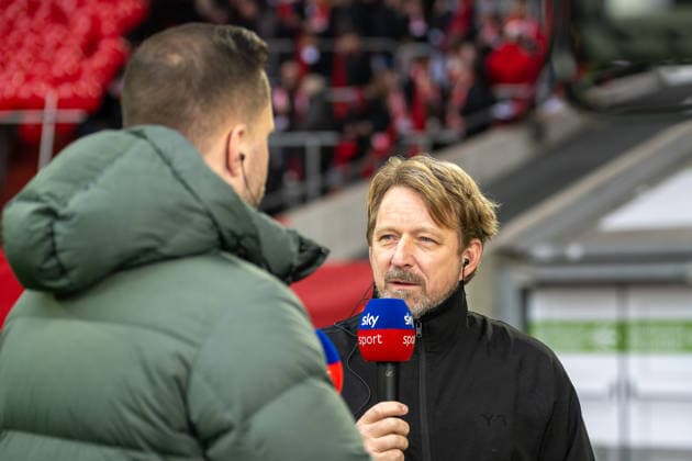 20.12.2025, Fussball: 2. Bundesliga, Saison 2025 2026, 17. Spieltag, Fortuna Duesseldorf - SpVgg Greuther Fuerth in der Merkur-Spiel Arena in Duesseldorf. Sven Mislintat (Fortuna Duesseldorf, Sportvorstand) bei seinem Interview bei SkySport. Wichtiger Hinweis: Gemaess den Vorgaben der DFL Deutsche Fussball Liga bzw. des DFB Deutscher Fussball-Bund ist es untersagt, in dem Stadion und oder vom Spiel angefertigte Fotoaufnahmen in Form von Sequenzbildern und oder videoaehnlichen Fotostrecken zu verwerten bzw. verwerten zu lassen. Foto: Kirchner-Media Thomas Haesler *** 20 12 2025, Soccer 2 Bundesliga, Season 2025 2026, 17 Matchday, Fortuna Duesseldorf SpVgg Greuther Fuerth in the Merkur Spiel Arena in Duesseldorf Sven Mislintat Fortuna Duesseldorf, Sports Director during his interview with SkySport Important note According to the regulations of the DFL German Football League and the DFB German Football Association, it is prohibited to to utilize or have utilized photographs taken in the stadium and or of the match in the form of sequential images and or video-like photo series Foto Kirchner Media Thomas Haesler Copyright: xKirchner-Media ThomasxHaeslerx