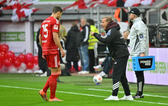 20.12.2025 - Fussball - Saison 2025 2026 - 2. Fussball - Bundesliga - 17. Spieltag: Fortuna Düsseldorf F95 - SpVgg Greuther Fürth ( Kleeblatt ) - Sportfoto Zink MeZi - xmexzix - DFL regulations prohibit any use of photographs as image sequences and or quasi-video - only for editorial use - Tim Oberdorf (15, Fortuna Düsseldorf F95 ) Markus Anfang (Chef-Trainer Trainer Fortuna Düsseldorf F95 )