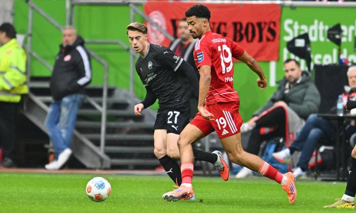 20.12.2025 - Fussball - Saison 2025 2026 - 2. Fussball - Bundesliga - 17. Spieltag: Fortuna Düsseldorf F95 - SpVgg Greuther Fürth ( Kleeblatt ) - Sportfoto Zink - xwoxzix - DFL regulations prohibit any use of photographs as image sequences and or quasi-video - only for editorial use - Gian Luca Gian-Luca Itter (27, SpVgg Greuther Fürth ) Emmanuel Iyoha (19, Fortuna Düsseldorf F95 )