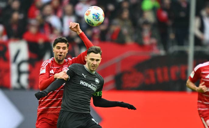 20.12.2025 - Fussball - Saison 2025 2026 - 2. Fussball - Bundesliga - 17. Spieltag: Fortuna Düsseldorf F95 - SpVgg Greuther Fürth ( Kleeblatt ) - Sportfoto Zink - xwoxzix - DFL regulations prohibit any use of photographs as image sequences and or quasi-video - only for editorial use - Anouar El Azzouzi (8, Fortuna Düsseldorf F95 ) Branimir Hrgota (10, SpVgg Greuther Fürth )
