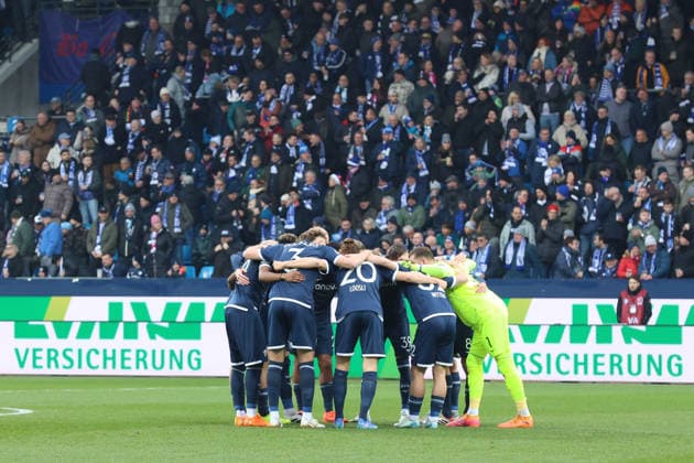 VfL Bochum GER, VfL Bochum gegen Karlsruher SC, Fussball, 2.Liga, 17.Spieltag, Spielzeit 2025 2026, 20.12.2025 DFL REGULATIONS PROHIBIT ANY USE OF PHOTOGRAPHS AS IMAGE SEQUENCES AND OR QUASI-VIDEO GER, VfL Bochum gegen Karlsruher SC, Fussball, 2.Liga, 17.Spieltag, Spielzeit 2025 2026, 20.12.2025 Bochum