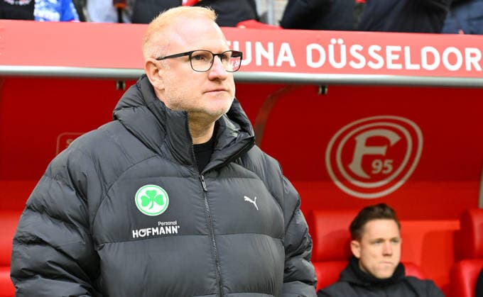 20.12.2025 - Fussball - Saison 2025 2026 - 2. Fussball - Bundesliga - 17. Spieltag: Fortuna Düsseldorf F95 - SpVgg Greuther Fürth ( Kleeblatt ) - Sportfoto Zink - xwoxzix - DFL regulations prohibit any use of photographs as image sequences and or quasi-video - only for editorial use - Heiko Vogel ( Trainer SpVgg Greuther Fürth )