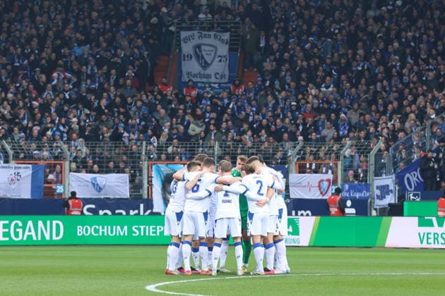 Karlsruher SC GER, VfL Bochum gegen Karlsruher SC, Fussball, 2.Liga, 17.Spieltag, Spielzeit 2025 2026, 20.12.2025 DFL REGULATIONS PROHIBIT ANY USE OF PHOTOGRAPHS AS IMAGE SEQUENCES AND OR QUASI-VIDEO GER, VfL Bochum gegen Karlsruher SC, Fussball, 2.Liga, 17.Spieltag, Spielzeit 2025 2026, 20.12.2025 Bochum