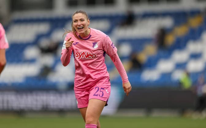 GER, Hoffenheim, TSG Hoffenheim vs Carl Zeiss Jena, Google Pixel Frauen Bundesliga, Fussball, DFB, Spielzeit 2025 2026, Dietmar-Hopp-Stadion, 14. Spieltag im Bild: Franziska Harsch (TSG 1899 Hoffenheim Frauen 17) erzielt das 3:0, Tor, Jubel und Freude, Emotionen mit Melissa Kössler (TSG 1899 Hoffenheim Frauen 25) DFB DFL REGULATIONS PROHIBIT ANY USE OF PHOTOGRAPHS AS IMAGE SEQUENCES AND OR QUASI-VIDEO, 20.12.2025 Copyright: HMBxMedia HendrikxHamelau