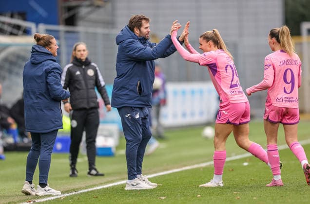 GER, Hoffenheim, TSG Hoffenheim vs Carl Zeiss Jena, Google Pixel Frauen Bundesliga, Fussball, DFB, Spielzeit 2025 2026, Dietmar-Hopp-Stadion, 14. Spieltag im Bild: Selina Cerci (TSG 1899 Hoffenheim Frauen 29) erzielt das 4:0, Tor, Jubel und Freude, Emotionen mit Thomas Johrden (Trainer TSG Hoffenheim Frauen) DFB DFL REGULATIONS PROHIBIT ANY USE OF PHOTOGRAPHS AS IMAGE SEQUENCES AND OR QUASI-VIDEO, 20.12.2025 Copyright: HMBxMedia HendrikxHamelau