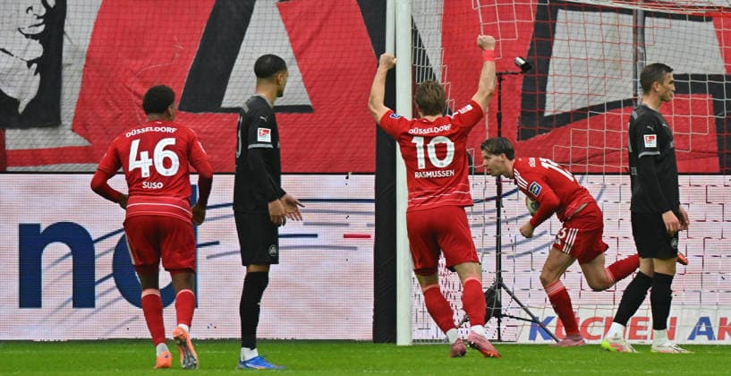 20.12.2025 - Fussball - Saison 2025 2026 - 2. Fussball - Bundesliga - 17. Spieltag: Fortuna Düsseldorf F95 - SpVgg Greuther Fürth ( Kleeblatt ) - Sportfoto Zink MeZi - xmexzix - DFL regulations prohibit any use of photographs as image sequences and or quasi-video - only for editorial use - Torjubel Jubel Freude nach Treffer Tor Torschuß zum 1:0 durch Cedric Itten (13, Fortuna Düsseldorf F95 )