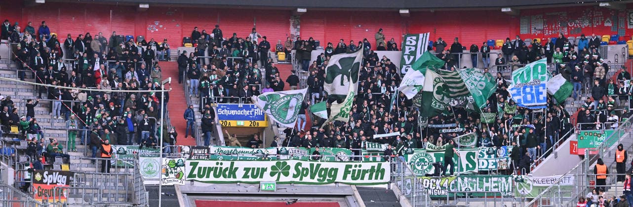 20.12.2025 - Fussball - Saison 2025 2026 - 2. Fussball - Bundesliga - 17. Spieltag: Fortuna Düsseldorf F95 - SpVgg Greuther Fürth ( Kleeblatt ) - Sportfoto Zink - xwoxzix - DFL regulations prohibit any use of photographs as image sequences and or quasi-video - only for editorial use - Greutherfürthfans Fans Fanblock Kleeblattfans