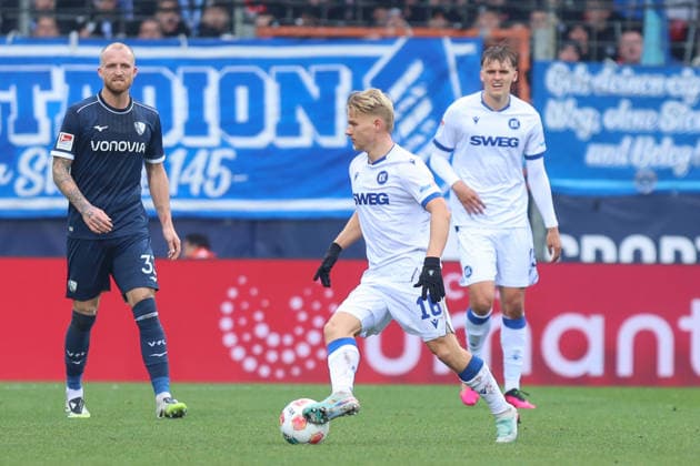 Andreas Mueller (Karlsruher SC) GER, VfL Bochum gegen Karlsruher SC, Fussball, 2.Liga, 17.Spieltag, Spielzeit 2025 2026, 20.12.2025 DFL REGULATIONS PROHIBIT ANY USE OF PHOTOGRAPHS AS IMAGE SEQUENCES AND OR QUASI-VIDEO GER, VfL Bochum gegen Karlsruher SC, Fussball, 2.Liga, 17.Spieltag, Spielzeit 2025 2026, 20.12.2025 Bochum