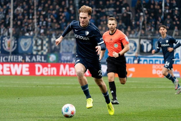 Deutschland: 2. Bundesliga 2025 26, 17. Spieltag - VfL Bochum vs. Karlsruher SC - 20.12.2025 - Vonovia Ruhrstadion (Bochum, Nordrhein-Westfalen) Mats Pannewig (VfL Bochum, 24)