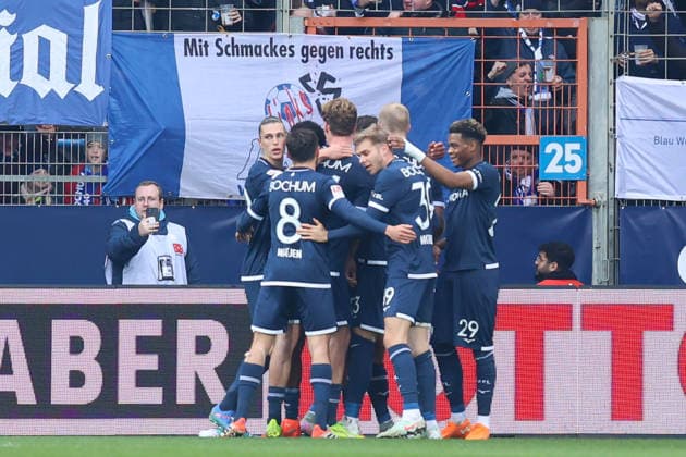 Torjubel zum 1:0 fuer den VfL Bochum durch Francis Onyeka (VfL Bochum) GER, VfL Bochum gegen Karlsruher SC, Fussball, 2.Liga, 17.Spieltag, Spielzeit 2025 2026, 20.12.2025 DFL REGULATIONS PROHIBIT ANY USE OF PHOTOGRAPHS AS IMAGE SEQUENCES AND OR QUASI-VIDEO GER, VfL Bochum gegen Karlsruher SC, Fussball, 2.Liga, 17.Spieltag, Spielzeit 2025 2026, 20.12.2025 Bochum