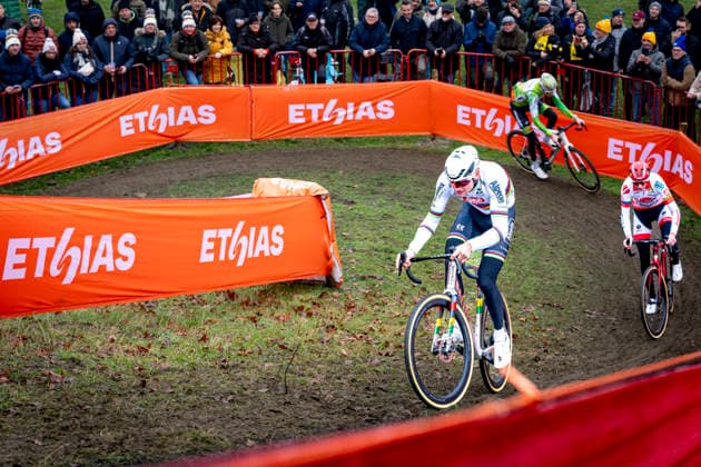 Mathieu van der Poel - ALPECIN-DECEUNINCK during the UCI Cyclo-cross World Cup 2025 in ANTWERPEN, Belgium on 20 december 2025, (photo by Marcel van Dorst EYE4images DeFodi Images) - *** Mathieu van der Poel ALPECIN DECEUNINCK during the UCI Cyclo cross World Cup 2025 in ANTWERPEN, Belgium on 20 december 2025, photo by Marcel van Dorst EYE4images DeFodi Images
