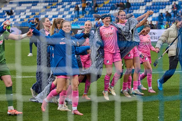 Jubel des Teams der TSG 1899 Hoffenheim nach Spielende GER, TSG 1899 Hoffenheim vs. FC Carl Zeiss Jena, Fussball, Frauen, Google Pixel Bundesliga, 14. Spieltag, Spielzeit 2025 2026, 20.12.2025 DFL, DFB regulations prohibit any use of photographs as image sequences and or quasi-video GER, TSG 1899 Hoffenheim vs. FC Carl Zeiss Jena, Fussball, Frauen, Google Pixel Bundesliga, 14. Spieltag, Spielzeit 2025 2026, 20.12.2025 Sinsheim Copyright: xEibner-Pressefoto GeraldxOelze-dexStoppanyx EP_ODS