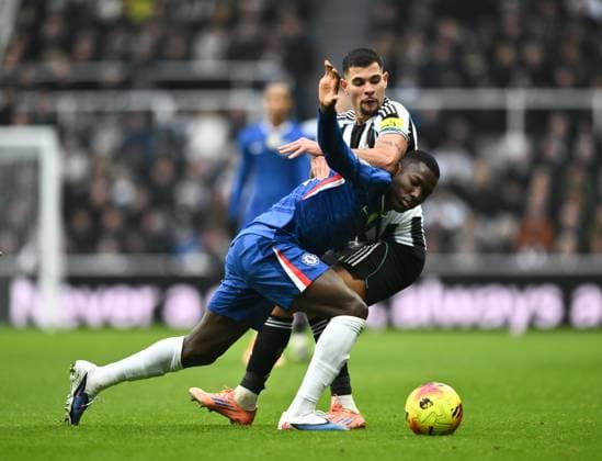 Moises Caicedo of Chelsea tussles with Bruno Guimaraes of Newcastle United Newcastle United v Chelsea, Premier League, Football, St James Park, Newcastle, UK - 20 Dec 2025Newcastle St James Park United Kingdom EDITORIAL USE ONLY No use with unauthorised audio, video, data, fixture lists, club league logos or live services. Online in-match use limited to 120 images, no video emulation. No use in betting, games or single club league player publications. Copyright: xRichardxLee Shutterstockx 16148796bb