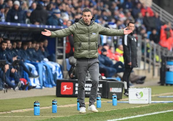 Trainer Christian Eichner (Karlsruher SC) 20.12.2025, Fussball 2. Bundesliga, Saison 2025 2026, 17. Spieltag, VfL Bochum - Karlsruher SC DFL regulations prohibit any use of photographs as image sequences and or quasi-video Bochum Vonovia Ruhrstadion Nordrhein Westfalen Deutschland